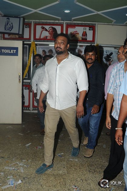 Prabhas-Watches-Baahubali-at-Sudharshan-Theatre
